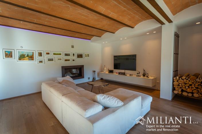 Image No.11-2 Bed Farmhouse for sale