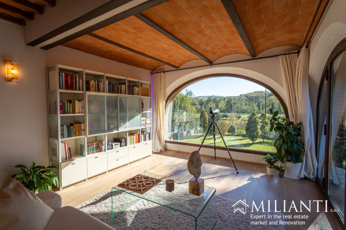 Image No.25-2 Bed Farmhouse for sale