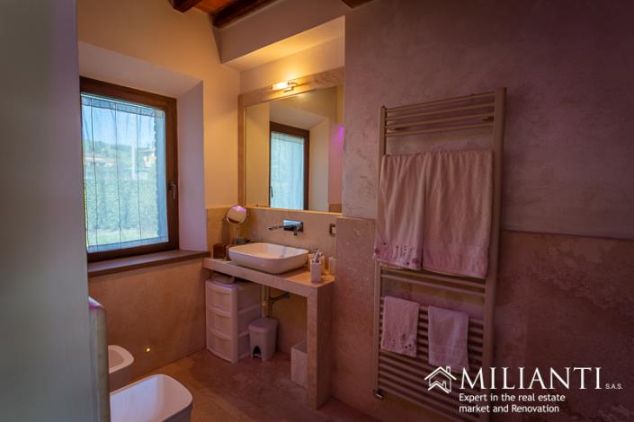 Image No.27-2 Bed Farmhouse for sale