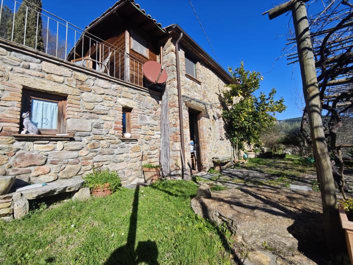 Image No.19-6 Bed Farmhouse for sale