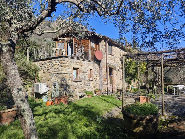 Image No.1-6 Bed Farmhouse for sale