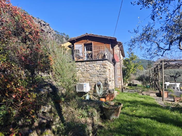 Image No.20-6 Bed Farmhouse for sale