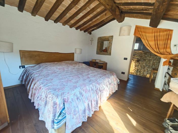 Image No.29-6 Bed Farmhouse for sale