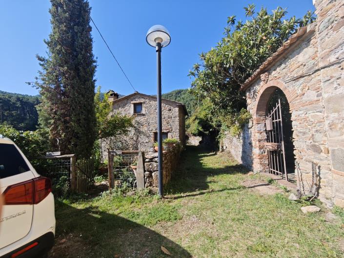 Image No.7-6 Bed Farmhouse for sale