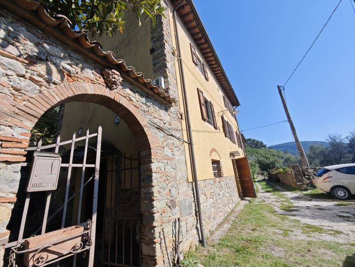 Image No.8-6 Bed Farmhouse for sale