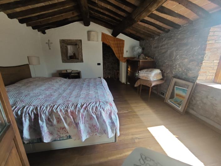 Image No.14-6 Bed Farmhouse for sale