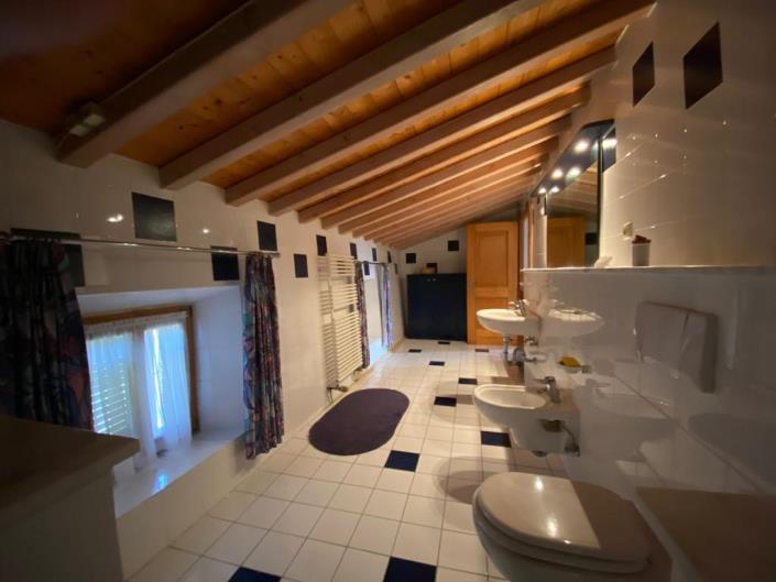 Image No.11-5 Bed Farmhouse for sale