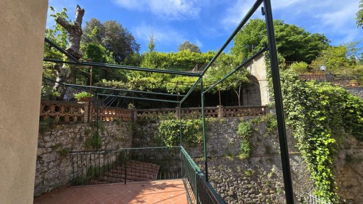Image No.1-7 Bed Townhouse for sale