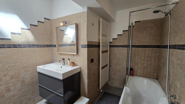 Image No.22-2 Bed Semi-Detached for sale