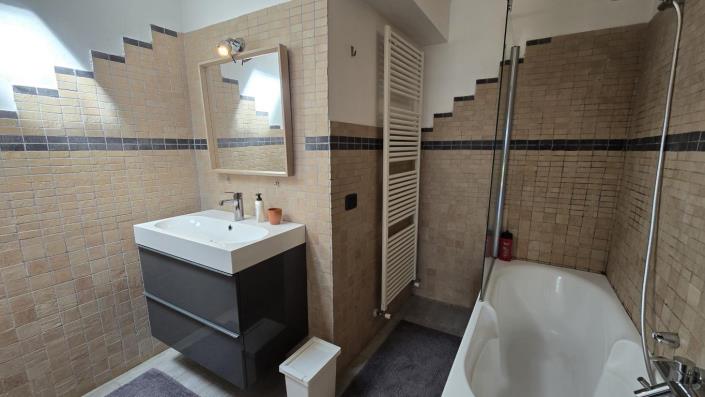 Image No.26-2 Bed Semi-Detached for sale