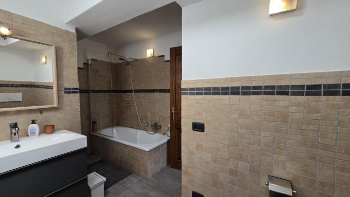 Image No.28-2 Bed Semi-Detached for sale