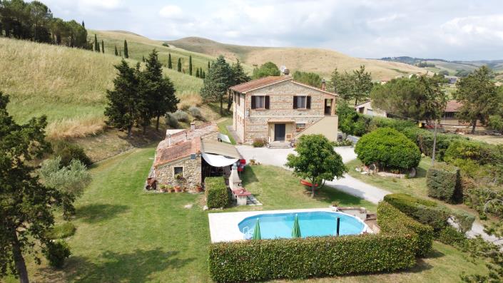 Image No.1-4 Bed Farmhouse for sale