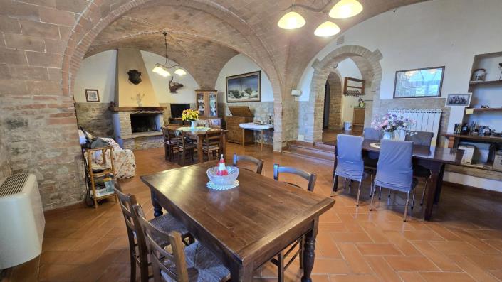 Image No.8-Ferme de 9 chambres à vendre à Volterra