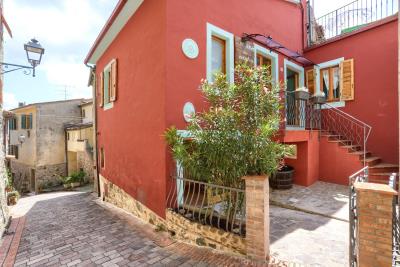 1 - Lajatico, Maison de ville