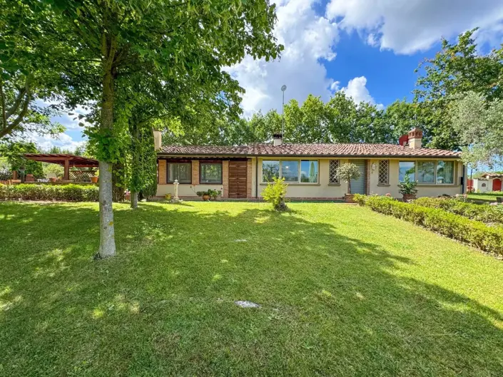 Image No.3-Villa de 4 chambres à vendre à Cecina