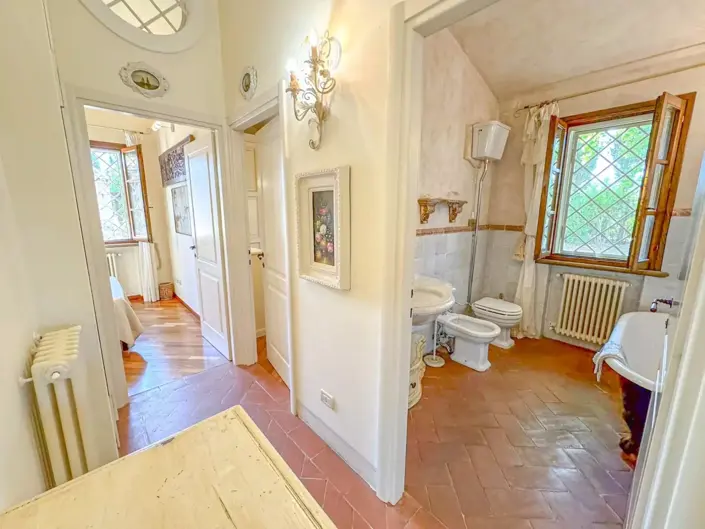 Image No.13-Villa de 4 chambres à vendre à Cecina