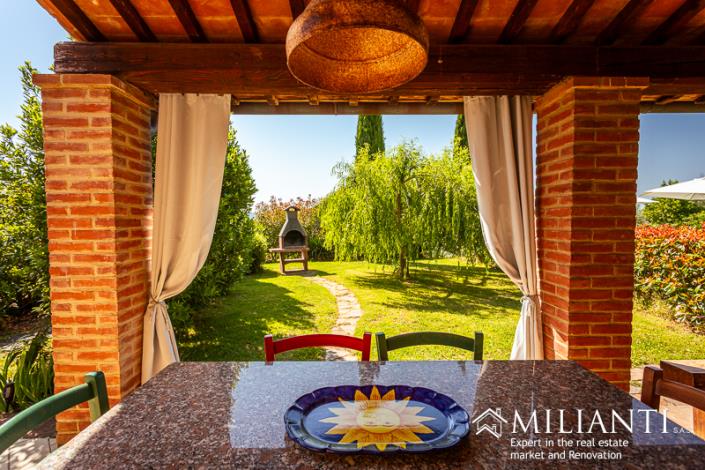 Image No.19-4 Bed Farmhouse for sale