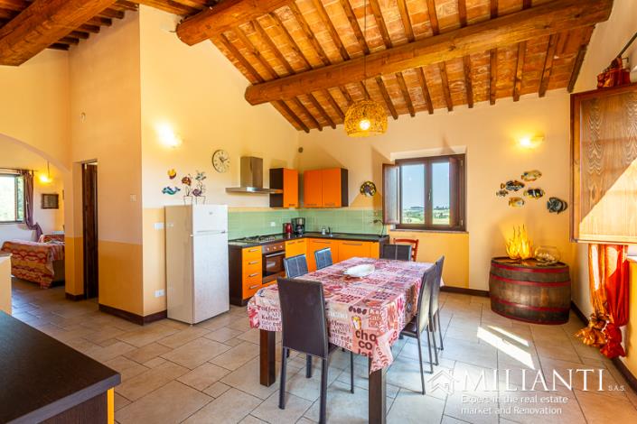 Image No.21-4 Bed Farmhouse for sale