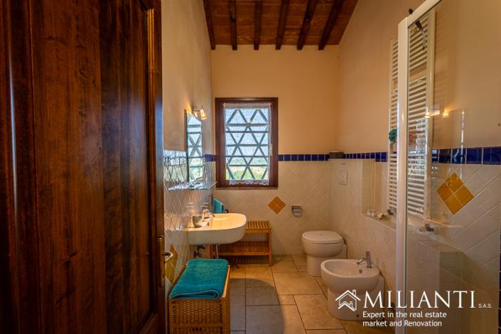 Image No.26-4 Bed Farmhouse for sale