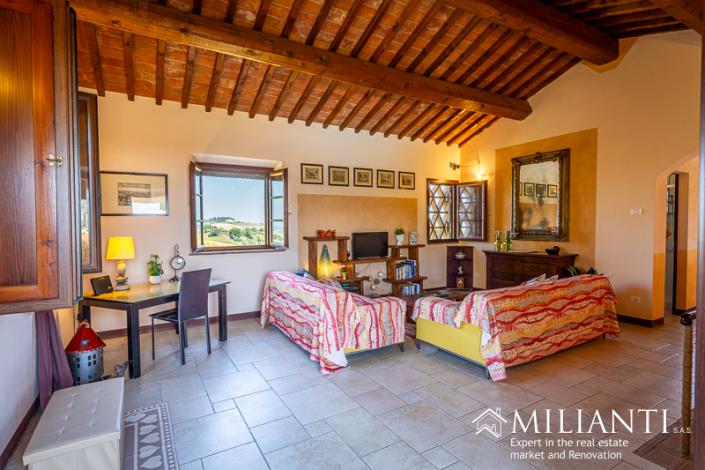 Image No.31-4 Bed Farmhouse for sale