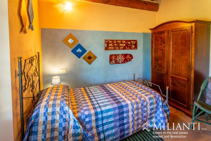 Image No.43-4 Bed Farmhouse for sale