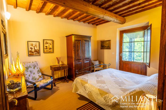Image No.45-4 Bed Farmhouse for sale