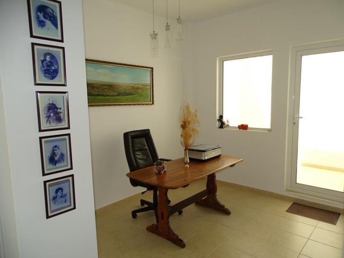 Image No.12-4 Bed Villa / Detached for sale