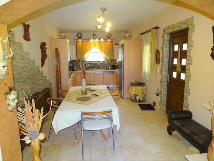 Image No.8-4 Bed Villa / Detached for sale