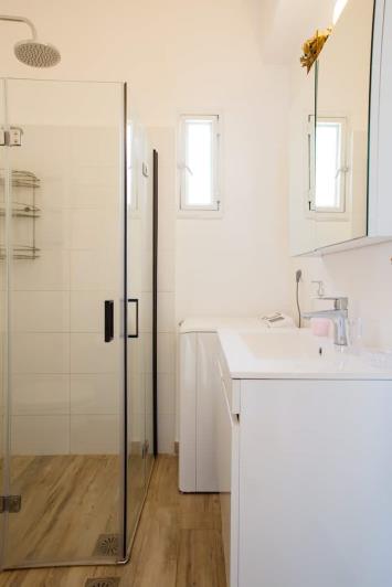 Image No.11-4 Bed Villa / Detached for sale