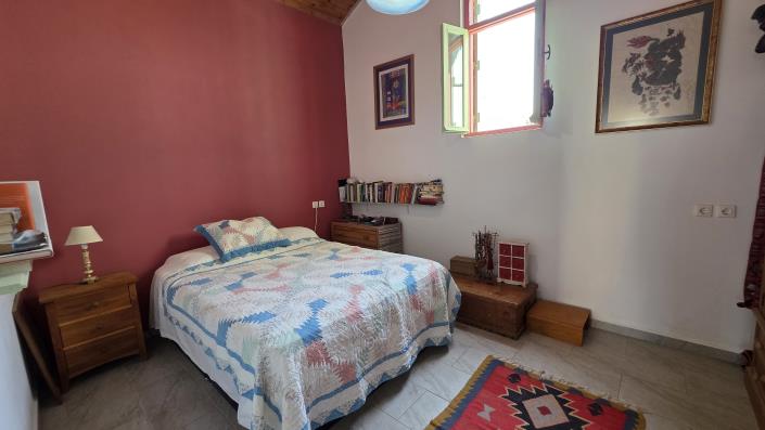 Image No.8-2 Bed House for sale