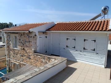 Upper-terrace-chalet-1