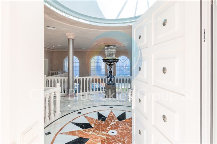 Image No.8-5 Bed Villa for sale