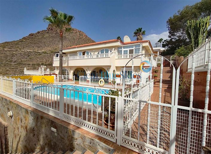 Image No.1-Villa de 7 chambres à vendre à La Florida