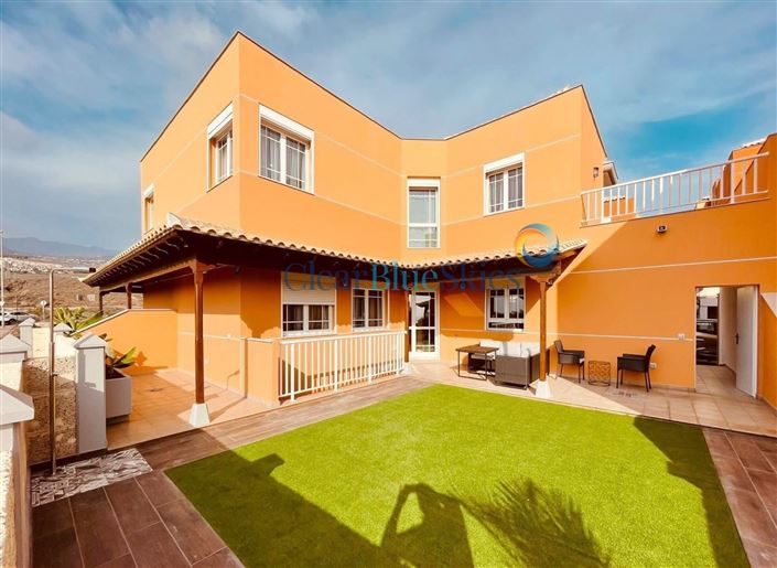 Image No.1-Villa de 4 chambres à vendre à Los Cristianos