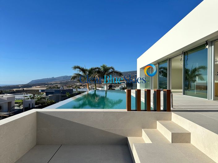 Image No.2-6 Bed House for sale