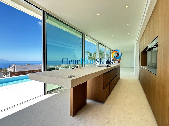 Image No.8-6 Bed House for sale