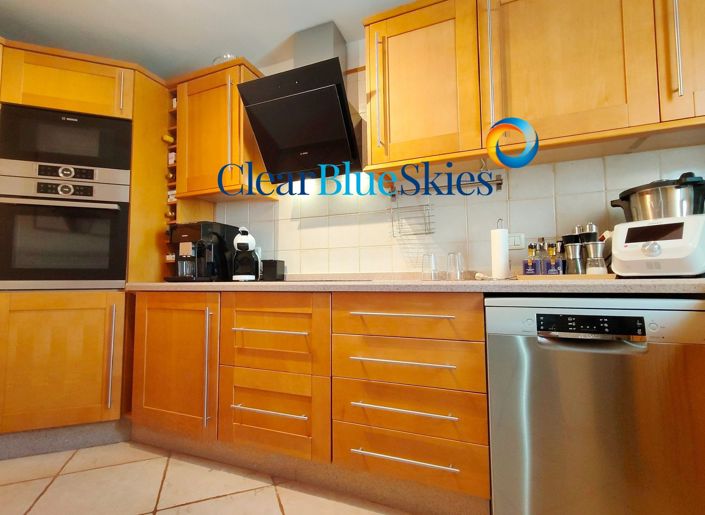 Image No.12-4 Bed House for sale