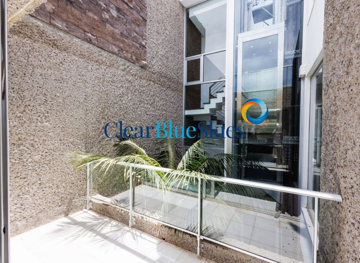 Image No.12-5 Bed House for sale