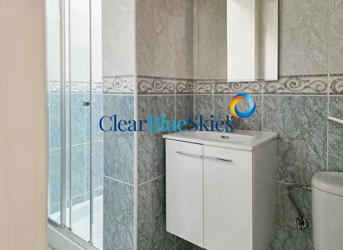 Image No.8-2 Bed House for sale