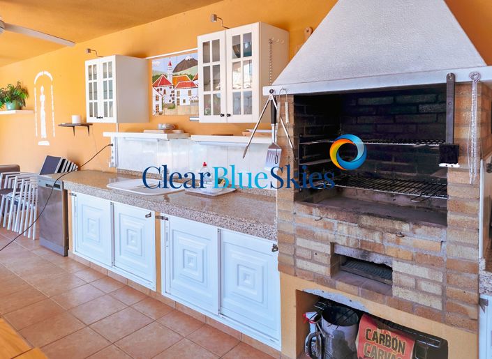 Image No.8-3 Bed House for sale