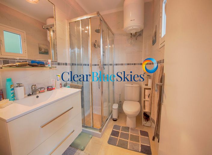 Image No.20-6 Bed House for sale