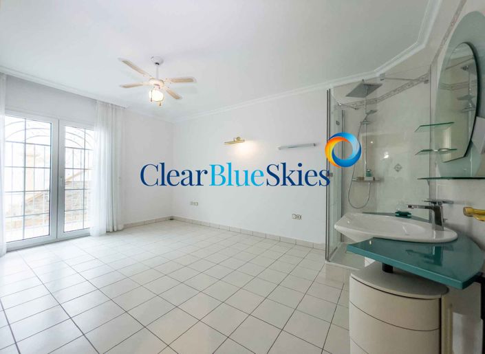 Image No.19-3 Bed Villa for sale