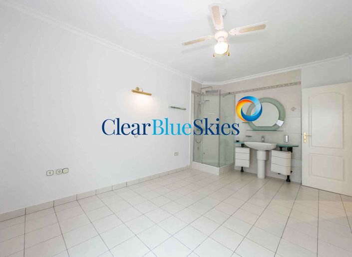 Image No.20-3 Bed Villa for sale