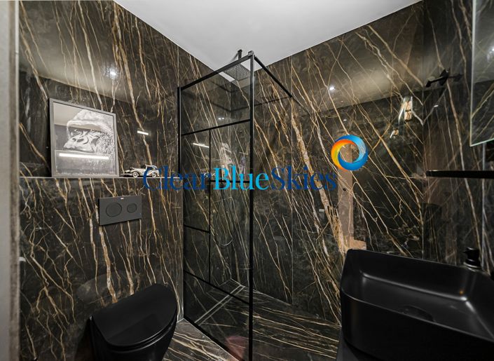 Image No.18-4 Bed House for sale