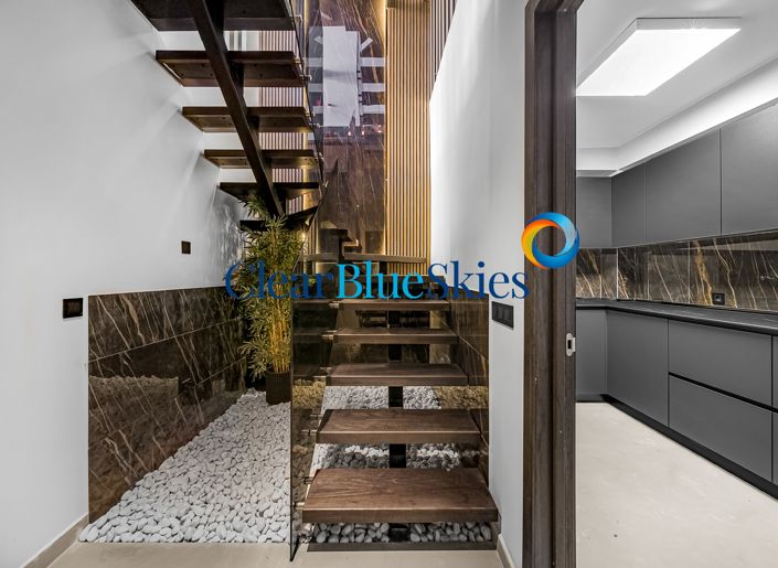 Image No.21-4 Bed House for sale