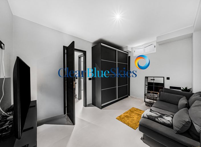 Image No.25-4 Bed House for sale