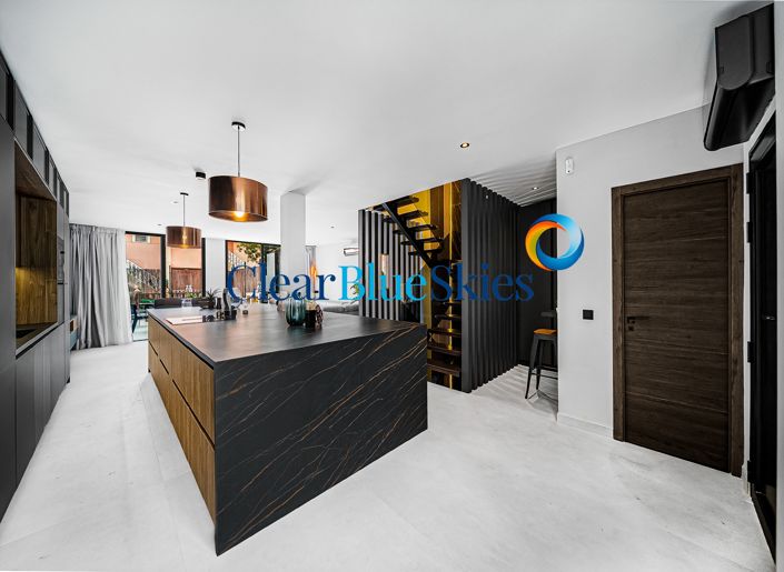 Image No.6-4 Bed House for sale