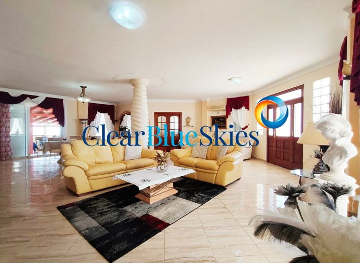 Image No.2-9 Bed Villa for sale