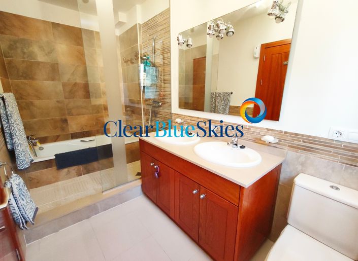 Image No.10-3 Bed Villa for sale