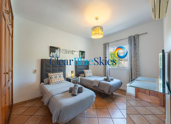 Image No.13-8 Bed House for sale